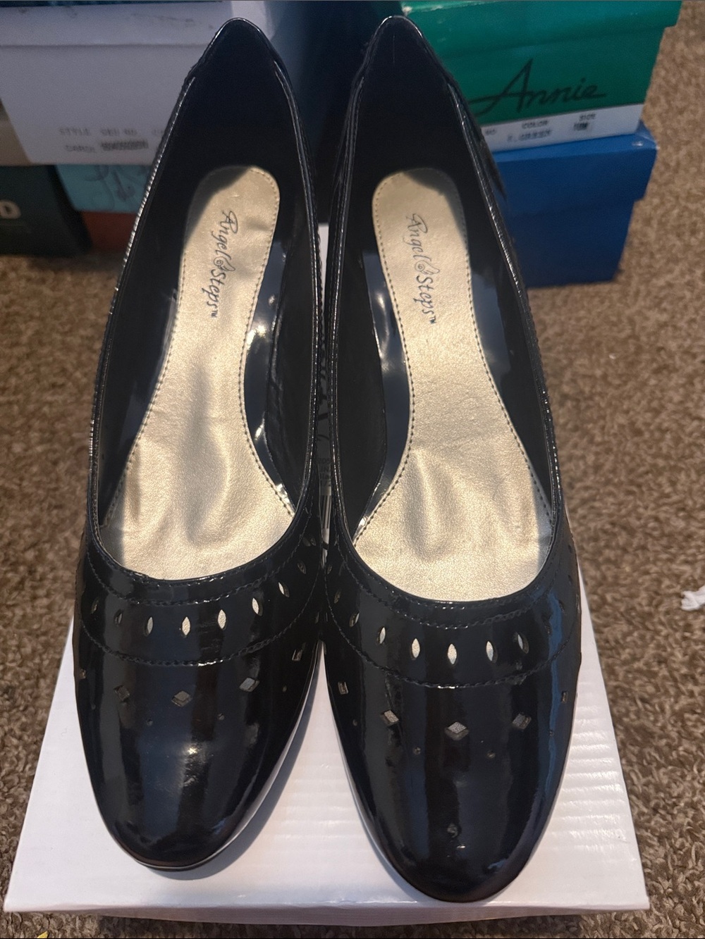Angle Step Black Patent Round-Toe Women's kitten heel 9.5W